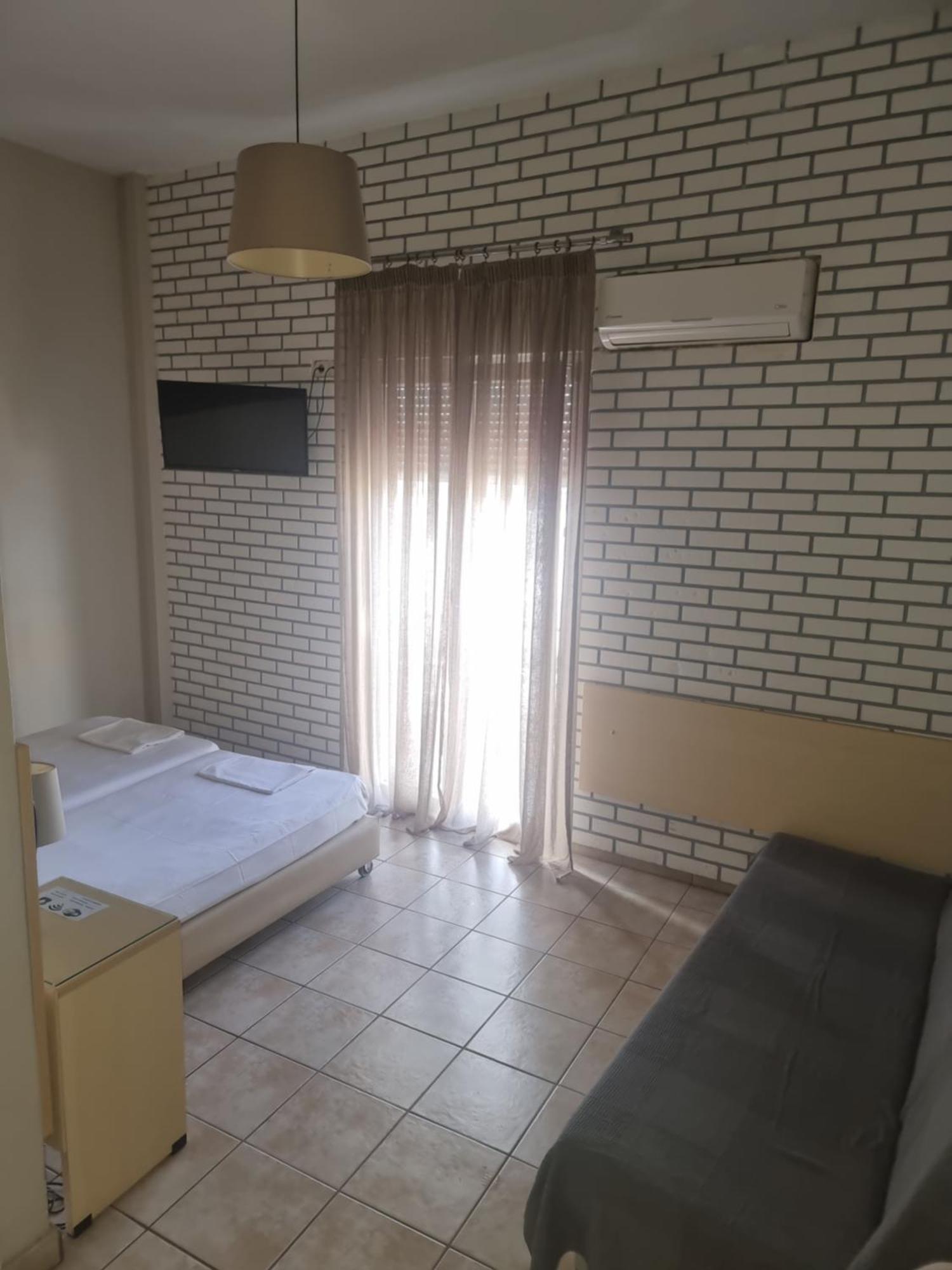 Hotel Kentrikon Chalkís Esterno foto