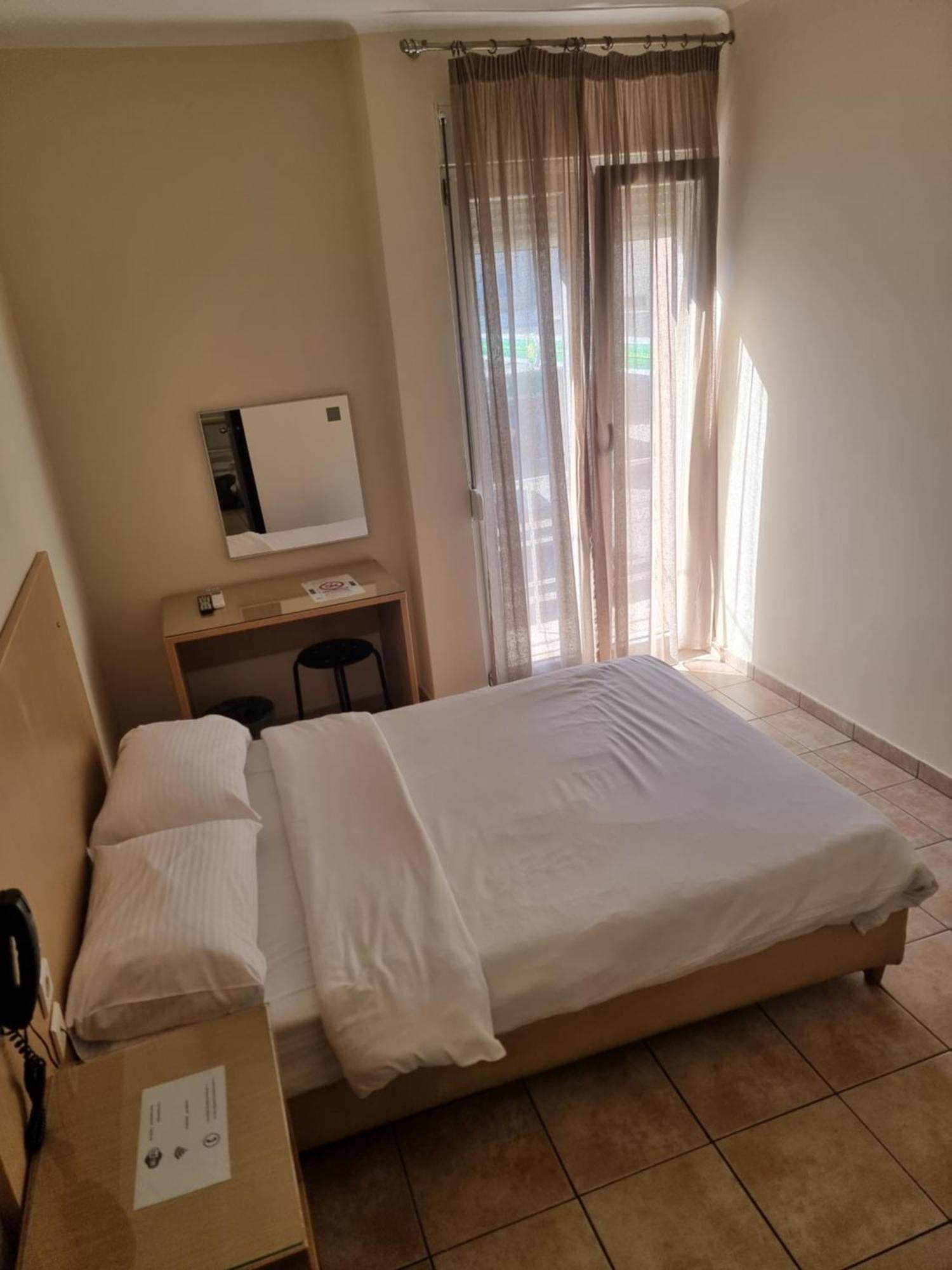 Hotel Kentrikon Chalkís Esterno foto