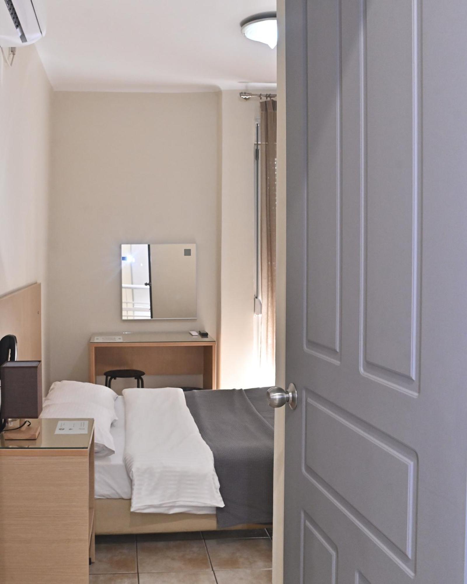 Hotel Kentrikon Chalkís Esterno foto